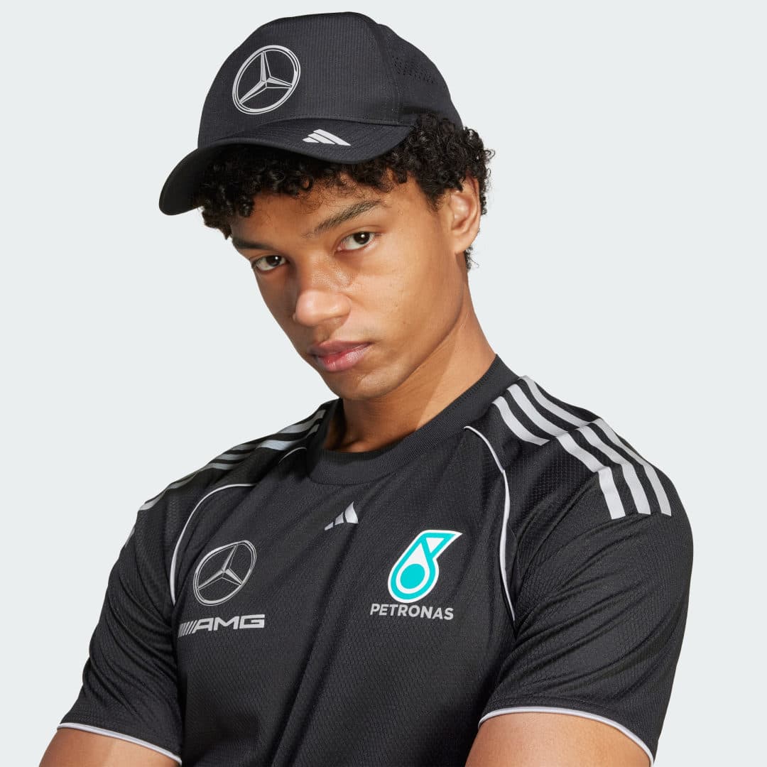 CZAPKA MERCEDES - AMG PETRONAS FORMULA ONE TEAM MECHANICS CLIMACOOL TRUCKER